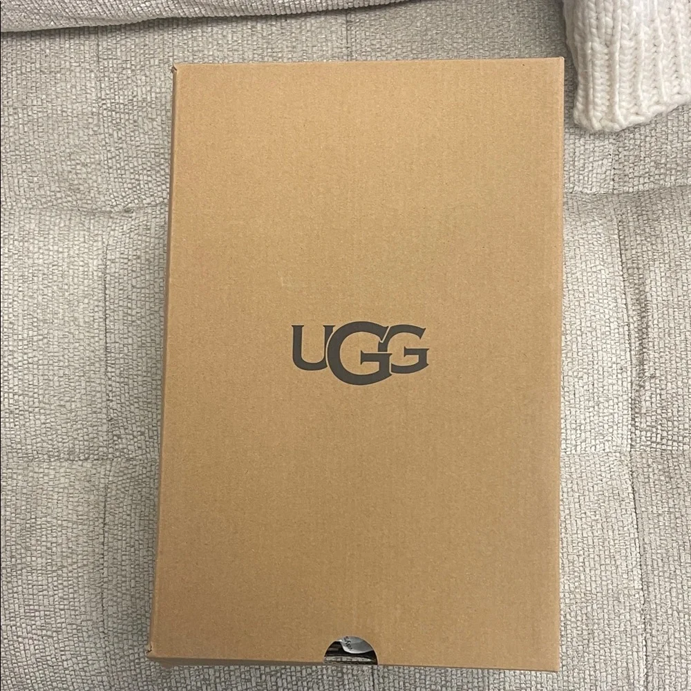 UGG Tan Slippers with Red Trim Brand new in the box - Picture 4 of 4
